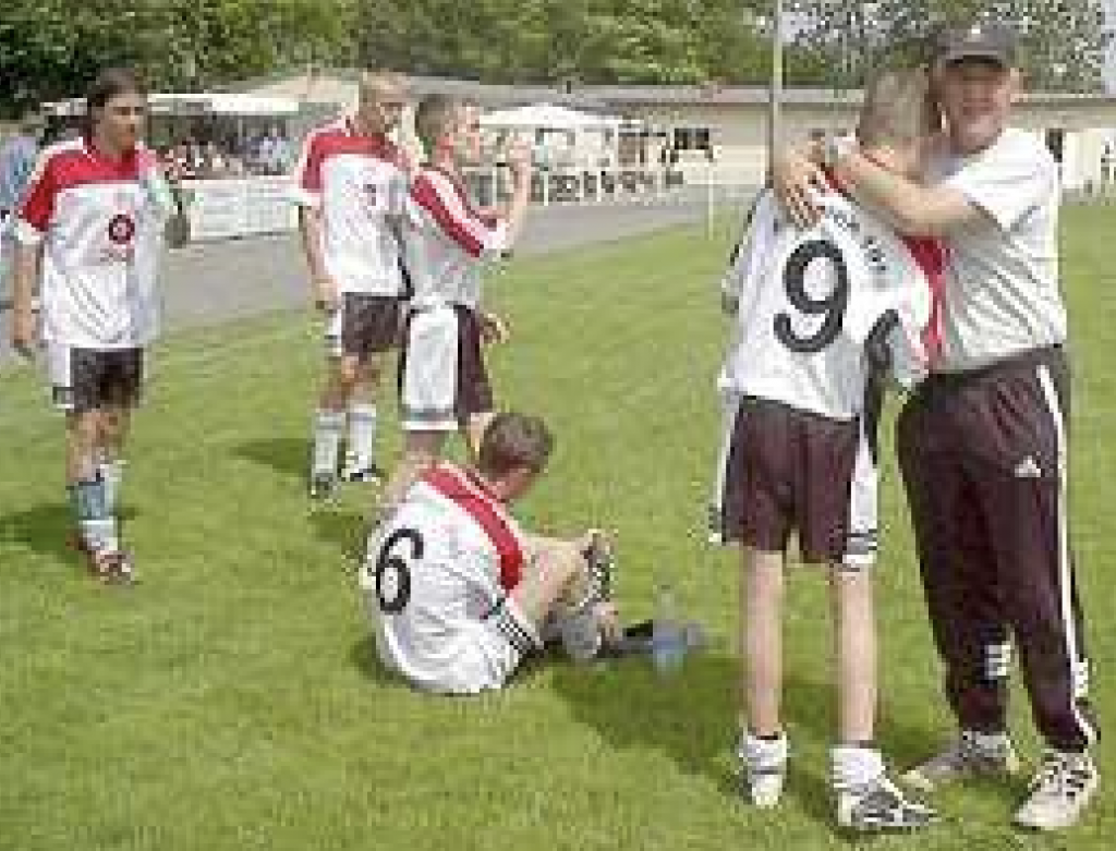 Saison 2001/2002: Die neugegründete 2. B-Junioren, trainiert von Mario Kunow und Andreas Holzapfel, wurde in der 2. Kreisklasse Staffelsieger